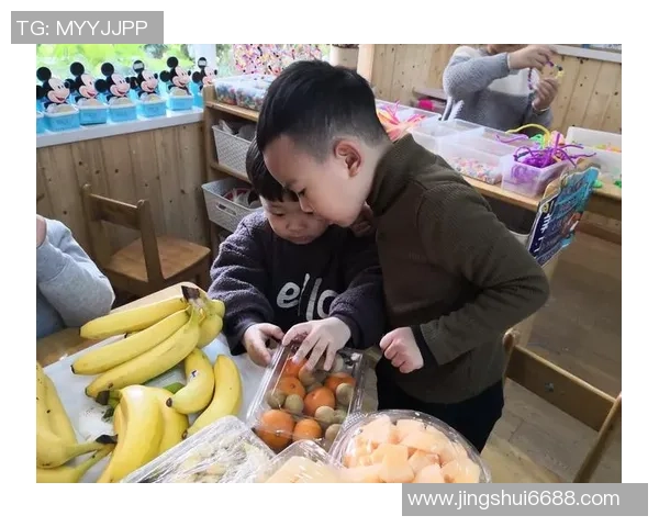 足球明星聚餐盛况揭秘各路球星共享美食瞬间尽显风采